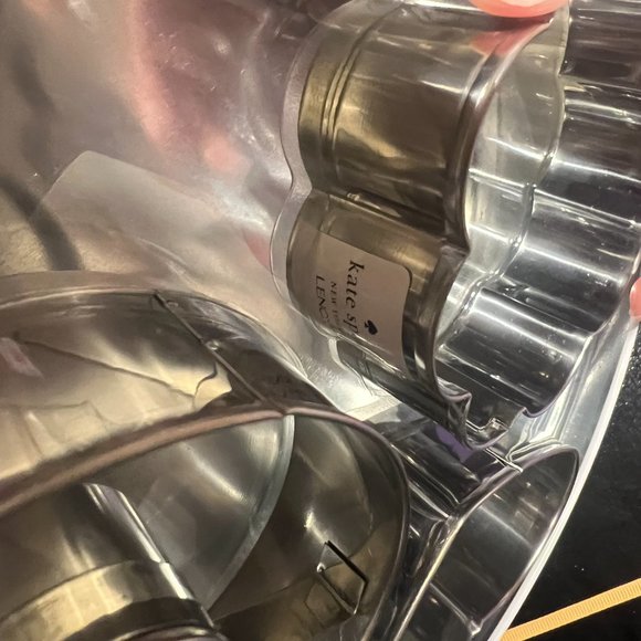 kate spade one smart cookie tin with 3 cookie cutters nwot *PLEASE READ* - Picture 6 of 11